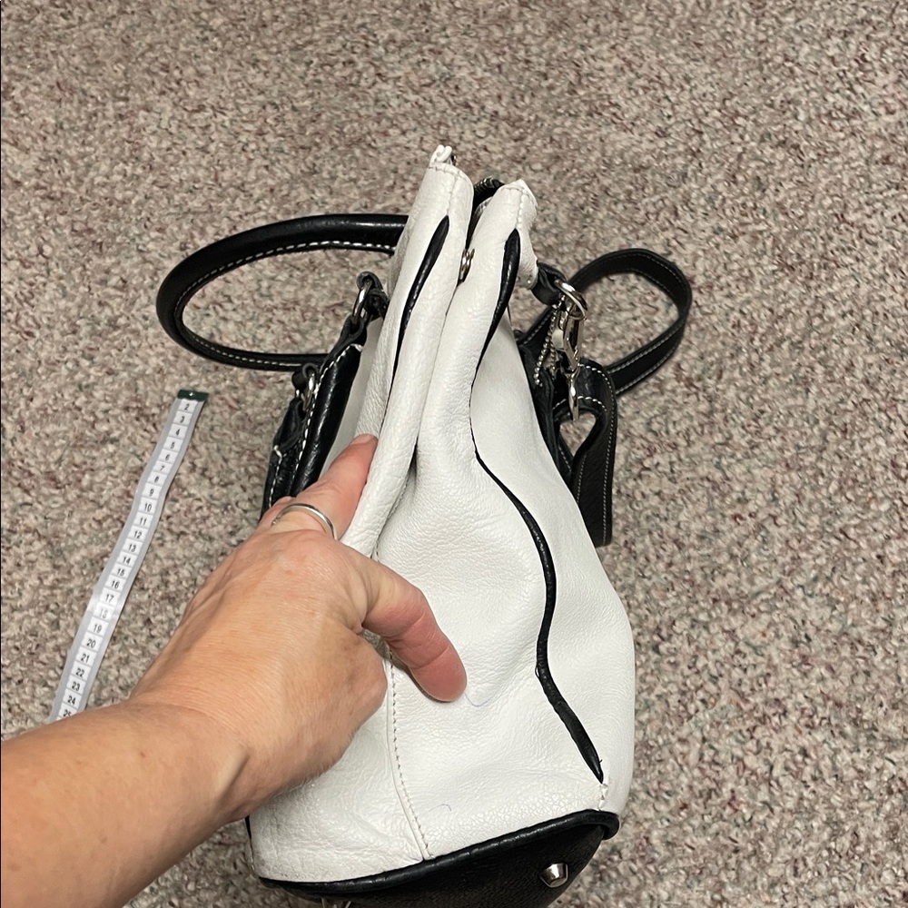 Roots leather xl Two-Tone White and Black Women’s Shoulder/crossbody Bag - Picture 8 of 15